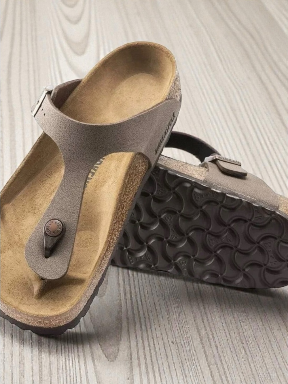 New Birkenstock Gizeh Thong Sandals in Stone Suede Size 39 (US 8- 8.5)